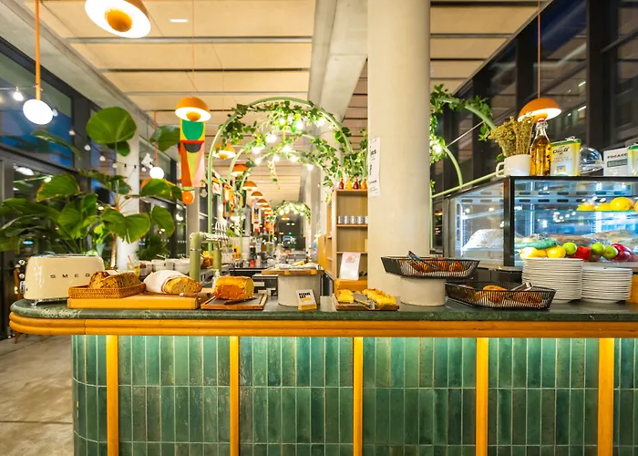 People - Paris MaraisHostel