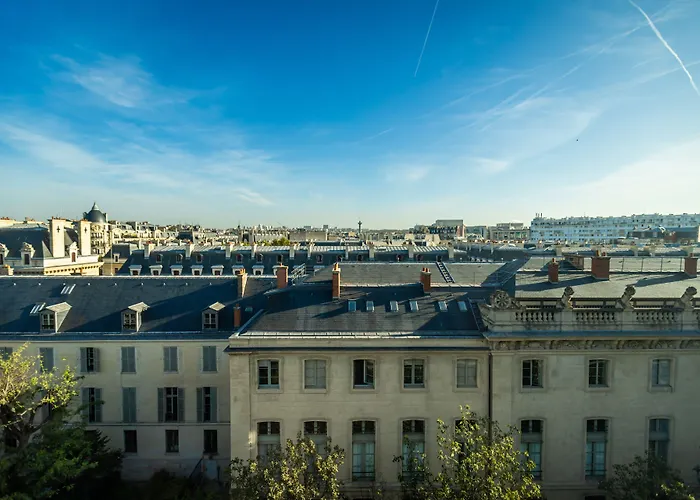 People - Paris MaraisHostel